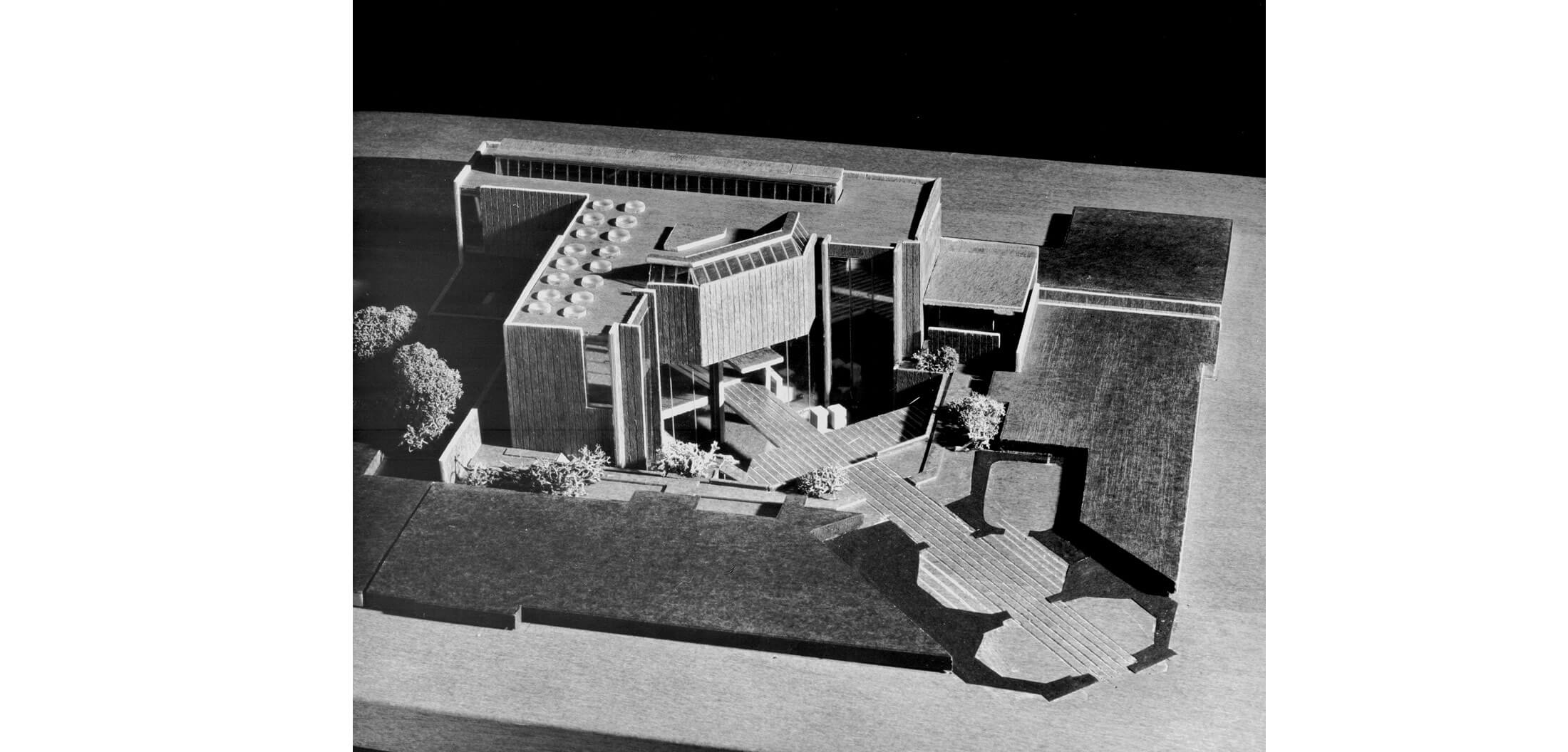 Adaptacija postojeće i projekt nove zgrade Moderne galerije u Zagrebu; maketa, 1969. – 1975. (projekt, neizvedeno)
