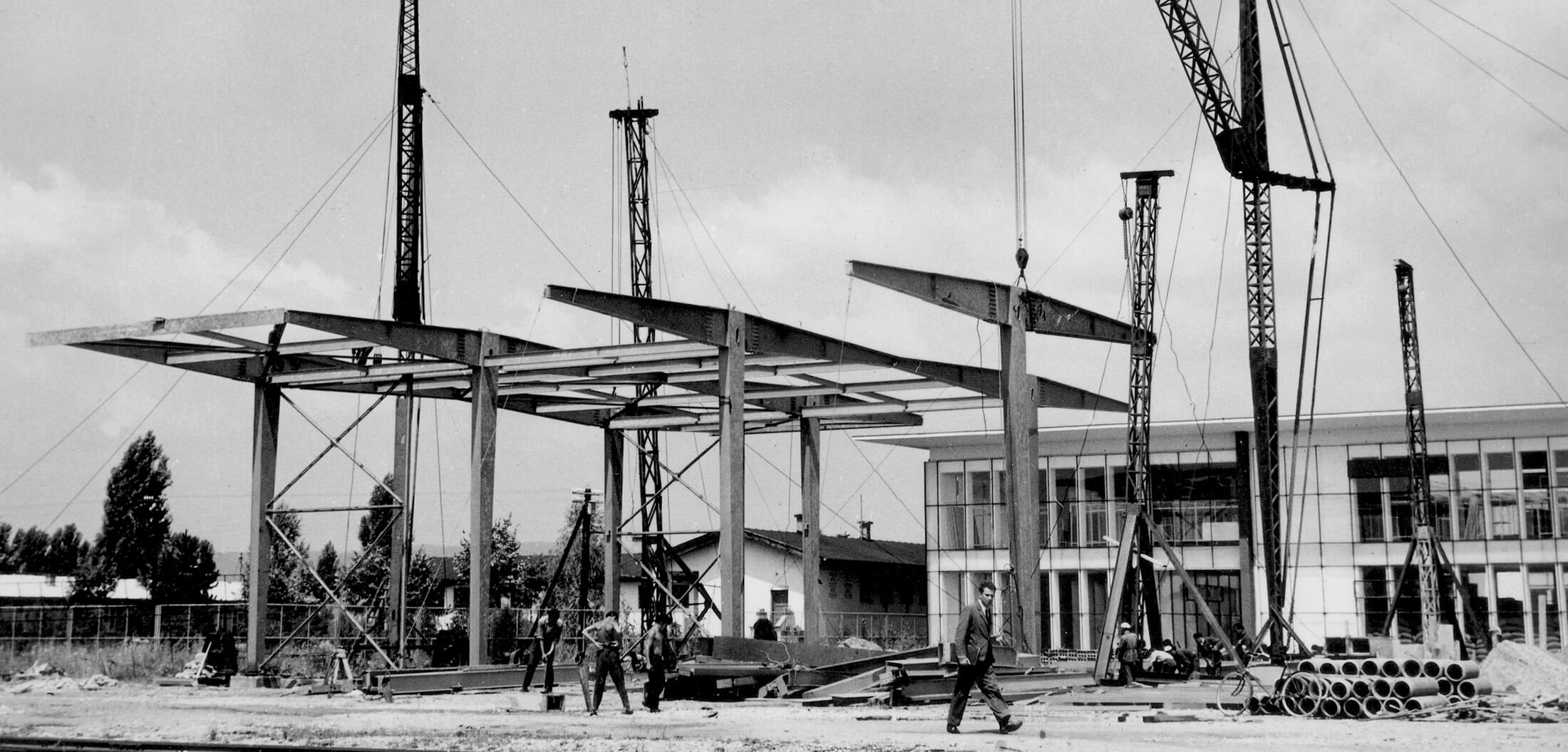 Gradnja izložbenog paviljona tvornice Đuro Đaković na Zagrebačkom velesajmu, 1961.