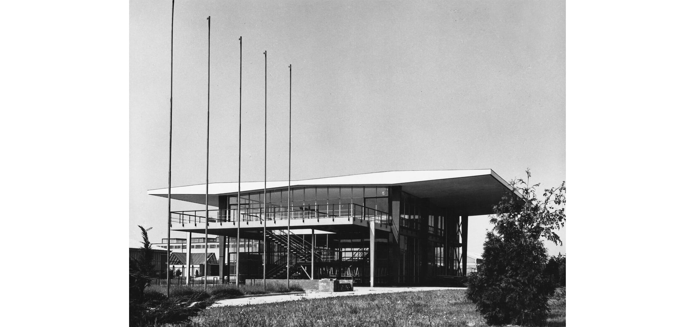 Vizura realiziranog izložbenog paviljona tvornice Đuro Đaković na Zagrebačkom velesajmu, 1961. (foto: Vilko Zuber)